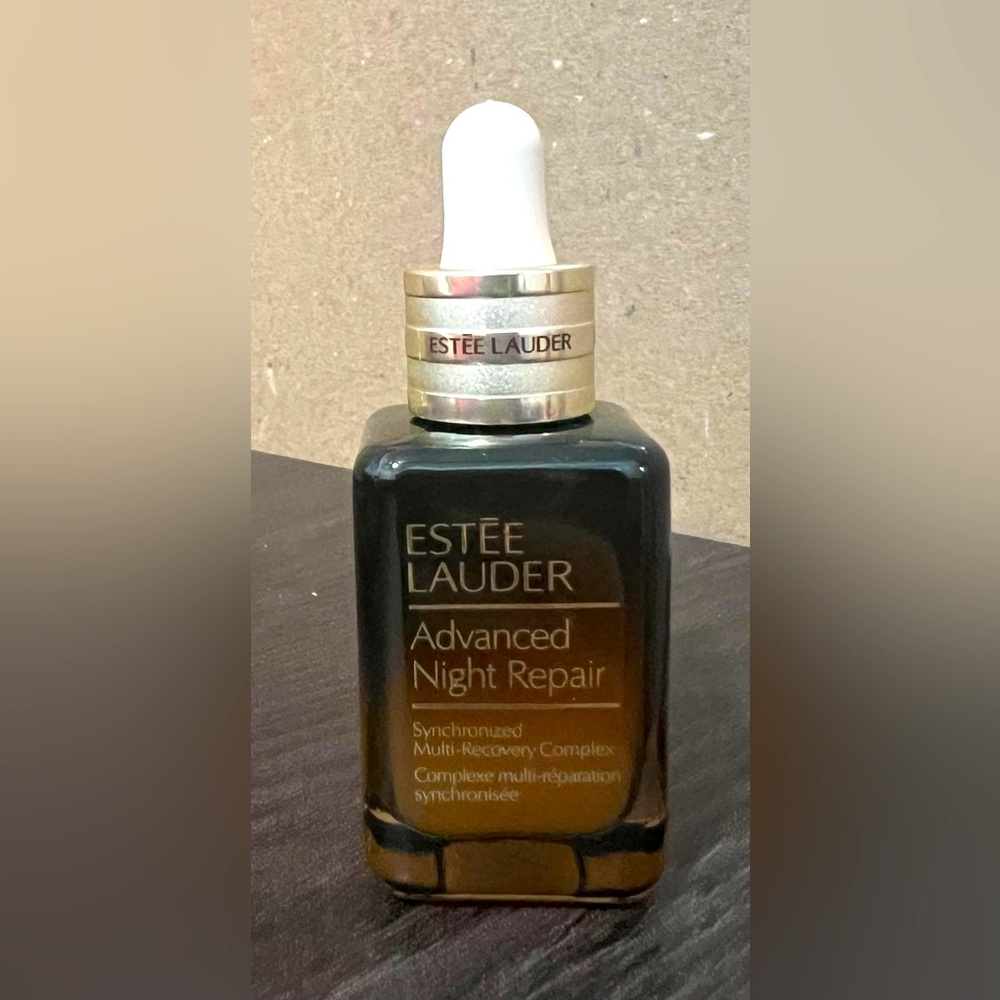 Estee lauder, Advanced night repair for all skin type
1 fl oz (30ml)
New no box